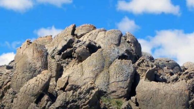 بالصور: باحث يكشف سر نقش "محمد هو نبي الله" على صخرة قبل 700عام في أمريكا