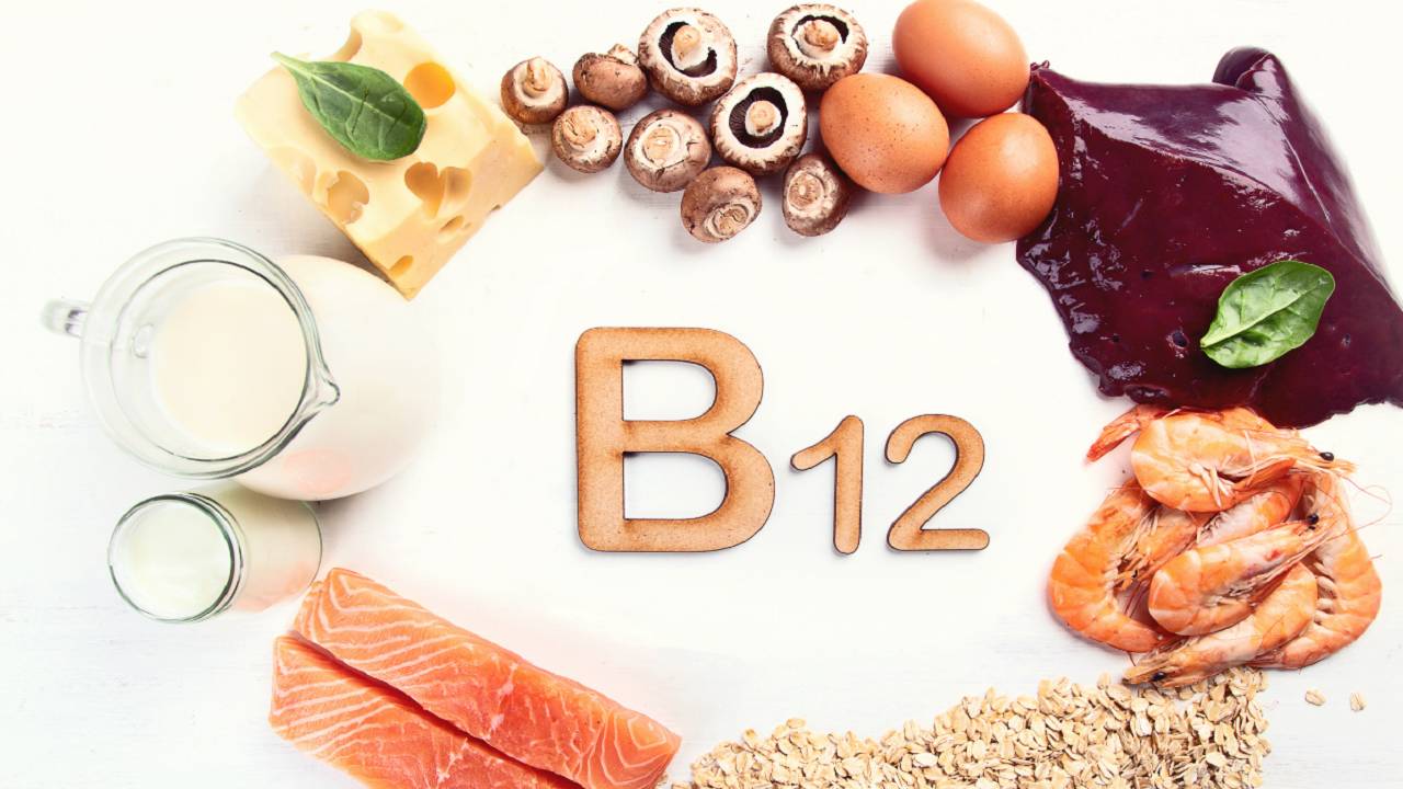 ظهور 4 علامات فهي تُنبهك لوجود إنخفاض شديد في فيتامين (B12) الضروري لجسمك .. تعرف عليها الآن!
