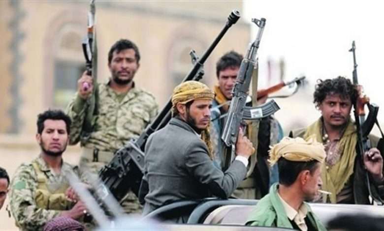 مليشيا الحوثي تطالب مقاتليها بإعادة أسلحتهم عقب فرار المئات من الجبهات