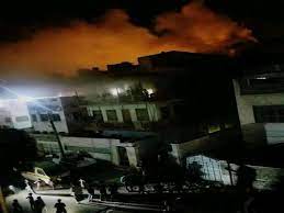 اندلاع حريق هائل في كريتر بالعاصمة عدن "فيديو"