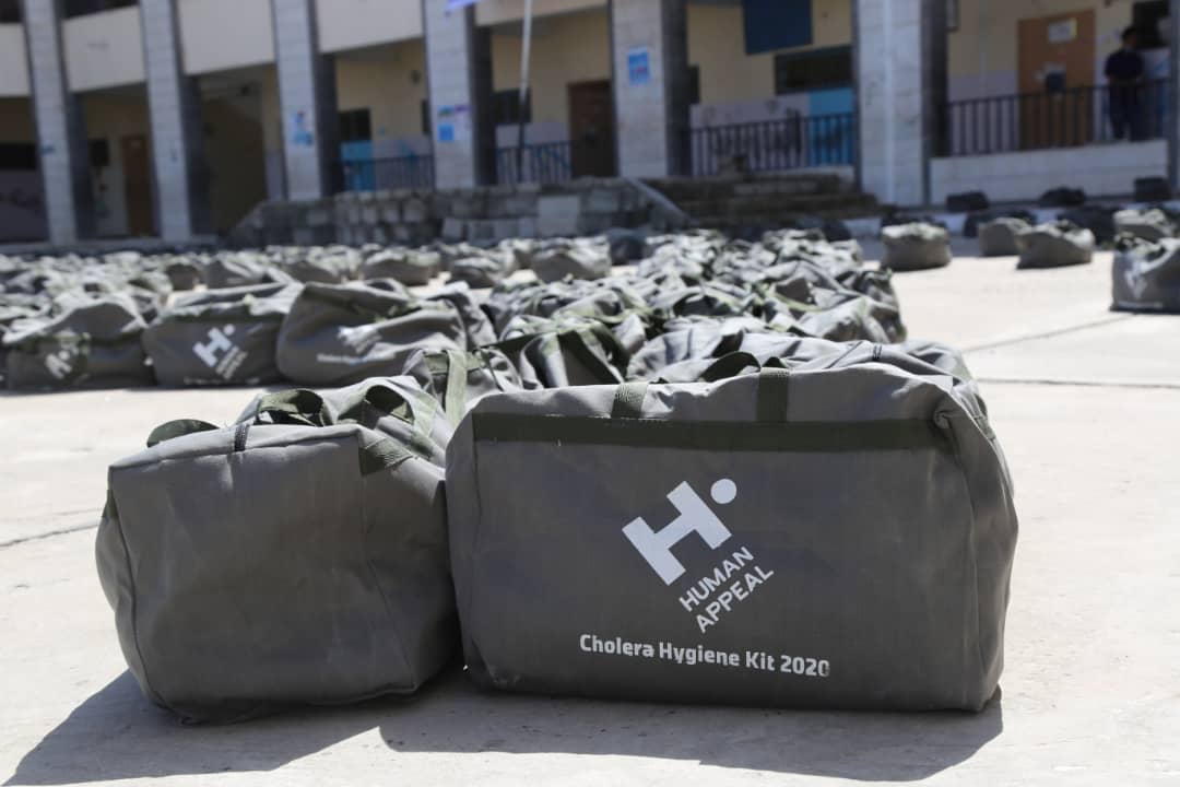 تعز ..تدشين توزيع (800) حقيبة صحية بتمويل من  منظمة ( Humman Appeal ) وتنفيذ جمعية(Mercy Relief) 