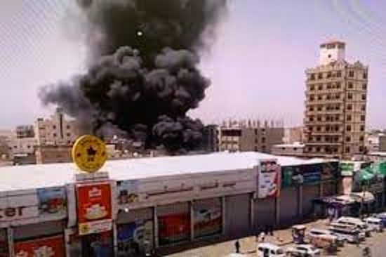 فاجعة تصيب سكان صنعاء.. حريق يلتهم طفل داخل محل تجاري وشهود يتهمون الحوثي خلف الجريمة