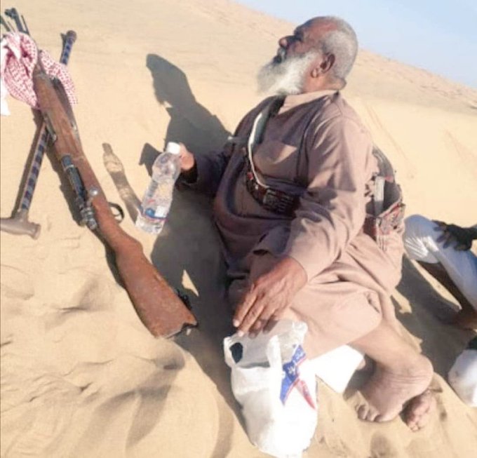 شاهد بالفيديو.. تصريح ناري لأحد وجهاء مارب وهو حاملاً بندقية الأجداد ومتوعدا الحوثيين بـ”السلاح الابيض”