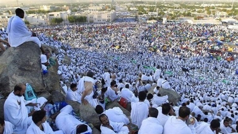 شاهد بالفيديو...أول مولود على جبل عرفات بالسعودية لهذا العام.. وهذه جنسيته!