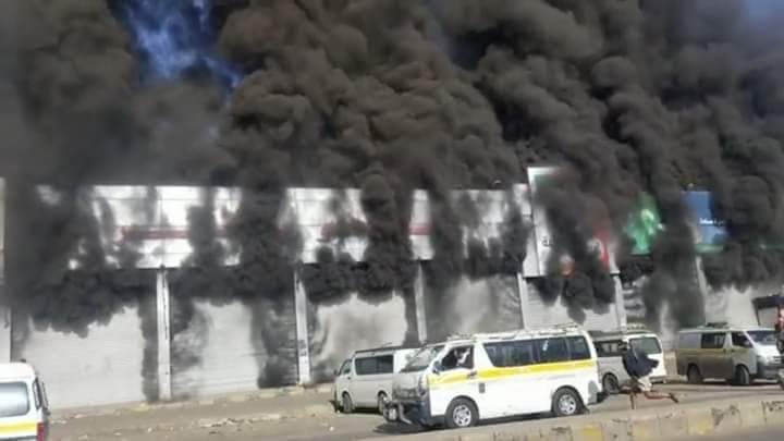 مصدر يكشف أسباب اندلاع حريق مركز "برافو سنتر" التجاري جنوب صنعاء