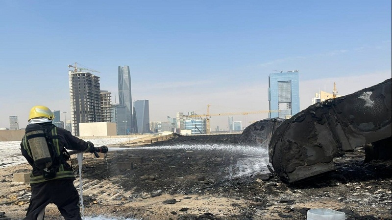 شاهد.. اندلاع حريق هائل في مبنى تجاري بالعاصمة السعودية الرياض (فيديو وصور)