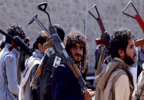 القبائل تتداعى للنفير والحوثيون ينصبون المدافع والمعدات الثقيلة ويقتادون"5" مشائخ الى جهة مجهولة      