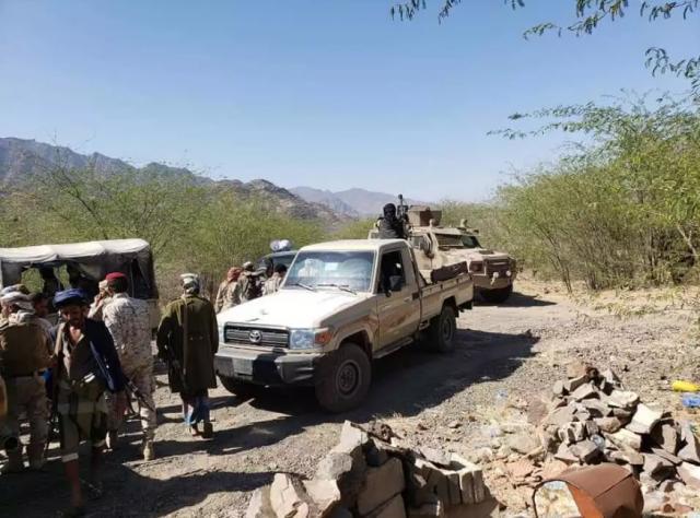 عاجل.. هجوم مباغت للجيش اليمني على الحوثيين غربي مدينة تعز 