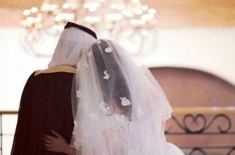 عروس سعودية فعلت شيئاً لم يفكر به شيطان واستعانت بصديقتها لتخدع العريس لكن النهاية كانت صادمة