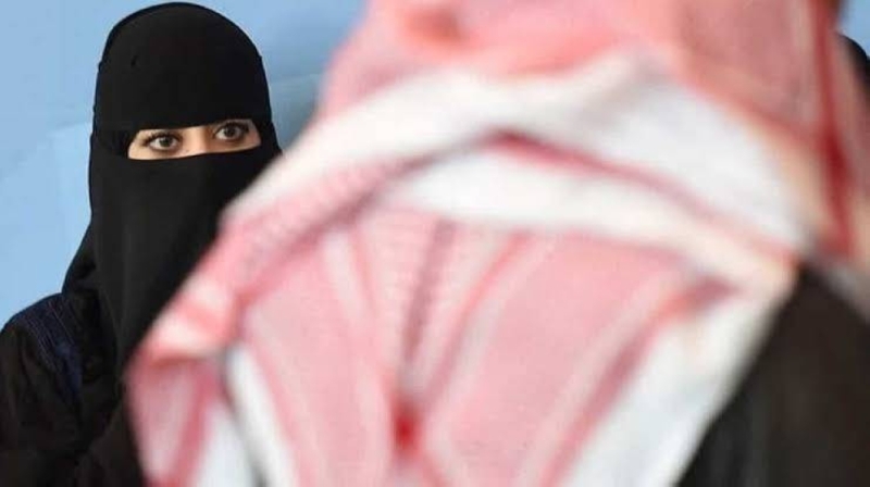 "حياتي تدمرت بالكامل".. شاهد: امرأة سعودية تروي مأساتها مع زوجها بعدما اكتشفت حقيقته بعد الزواج