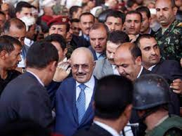 الكشف عن الغلطة التي ارتكبها الرئيس "صالح" لولاها لوقف الشعب والجيش بصفه 