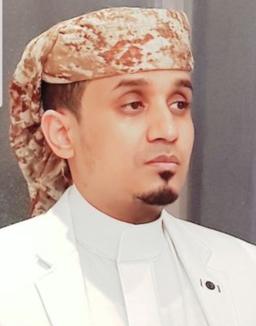 شاهد الفيديو : الشاعر اليمني " ناصر العشاري " يتألق مجدداَفي (قصيدةالحوض)ومواقع التواصل تشتعل بالردود ؟