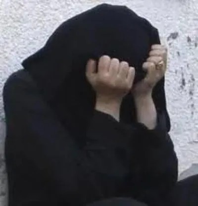 وفاة فتاة يمنية قاصر داخل السجن عقب تعرضها للاغتصاب على يد قيادي حوثي وإنجابها منه "الاسم "
